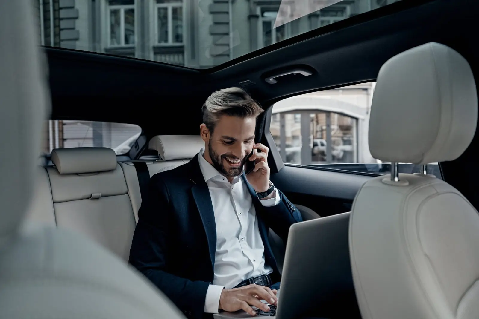 Professional chauffeur service UAE for business and leisure travel
